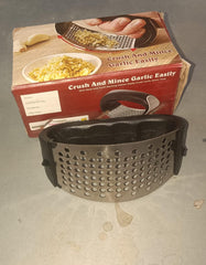 Stainless Steel Garlic Presser / Crusher (Multicolor)
