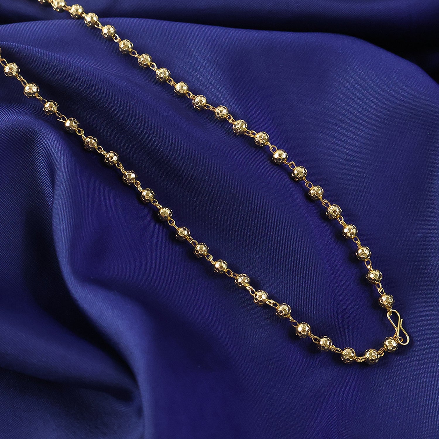 Festive gold pearl necklace