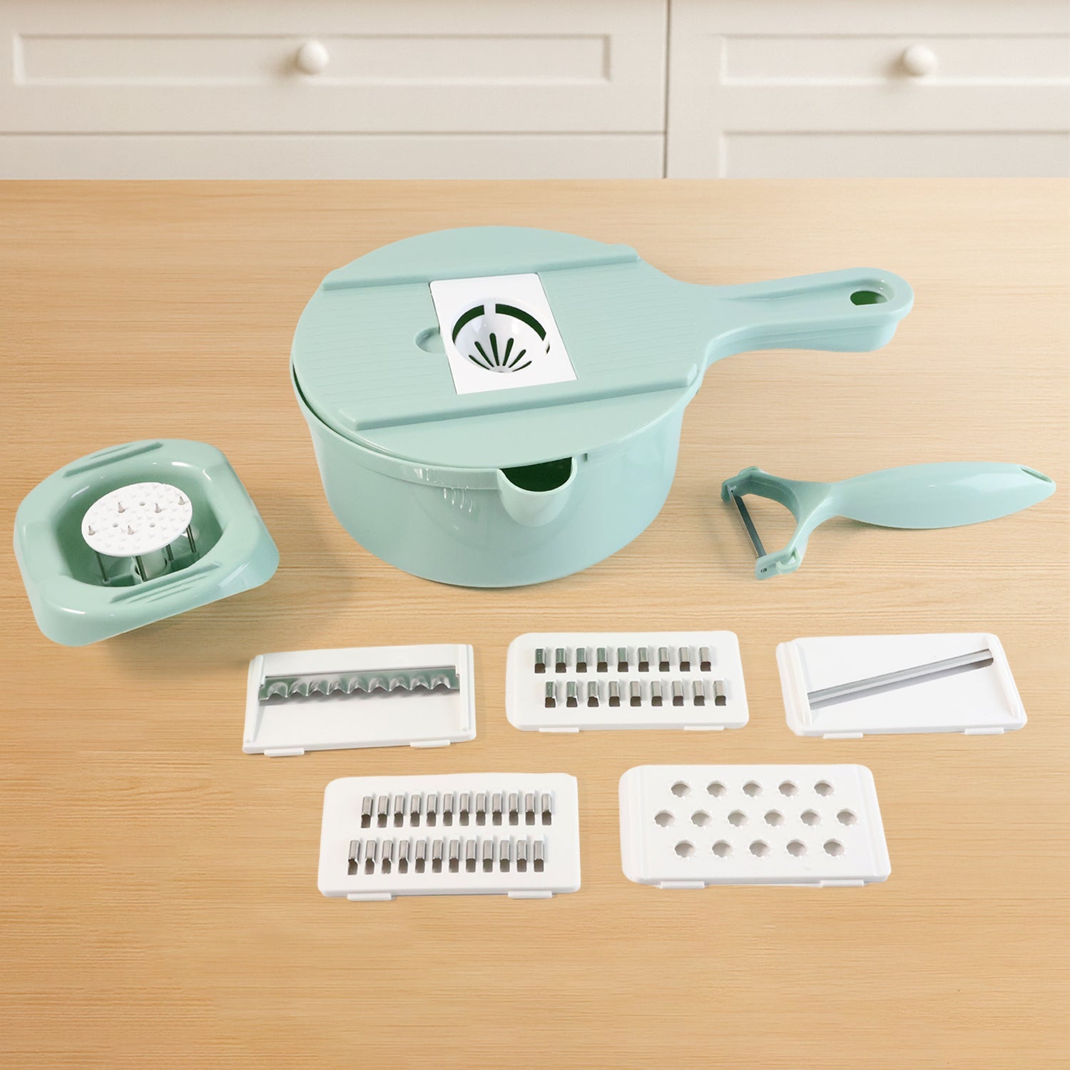 multi-use chopping and grating kitchen gadget